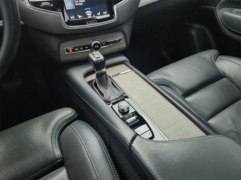 Used 2020 Volvo XC90 T6 Inscription w/ Protection Package Premier image 18