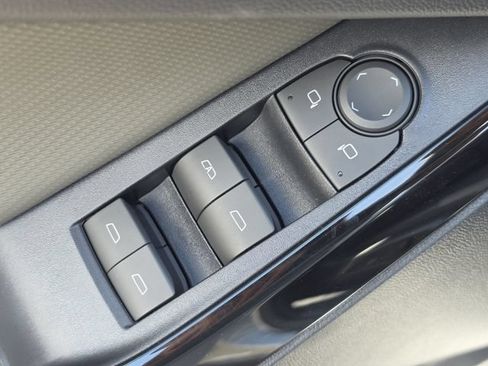 New 2027 Chevrolet Equinox LT w/ Convenience Package II FWD image 19