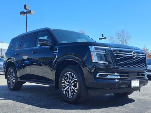 New 2025 Nissan Armada SL w/ Captain's Chari Seat Package image 4