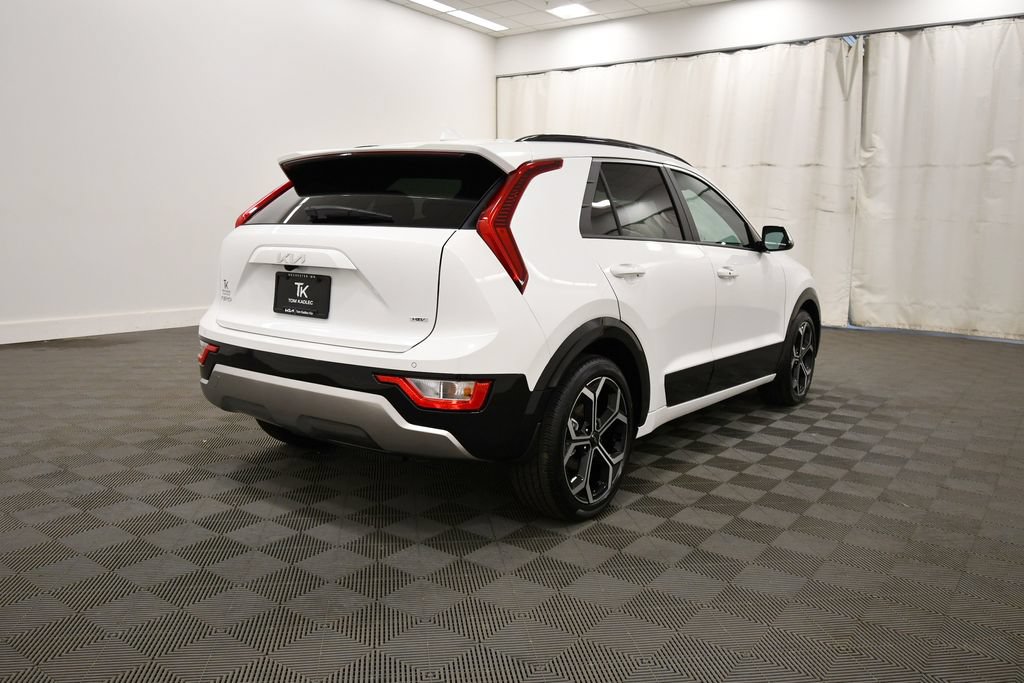 Certified 2025 Kia Niro EX Touring FWD image 8