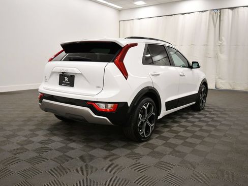 Certified 2025 Kia Niro EX Touring FWD image 8