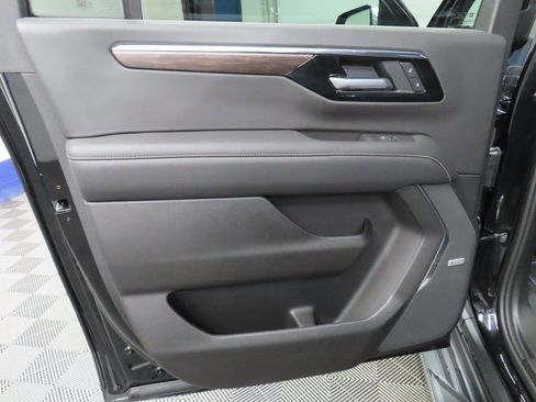 Used 2025 Chevrolet Suburban Premier image 66