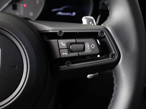 Certified 2025 Porsche Macan S image 15