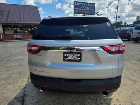 Used 2020 Chevrolet Traverse LT w/ LPO, Floor Liner Package AWD/4WD image 6