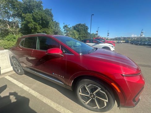 Used 2025 Chevrolet Equinox EV LT w/ Convenience Package FWD image 5