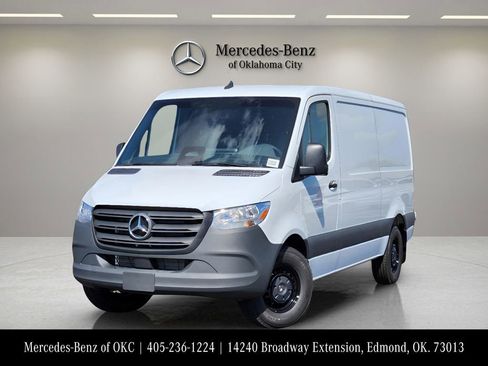 Used 2025 Mercedes-Benz Sprinter 2500 image 1