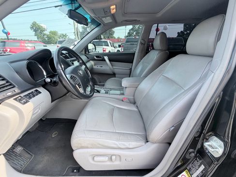Used 2013 Toyota Highlander SE FWD image 21