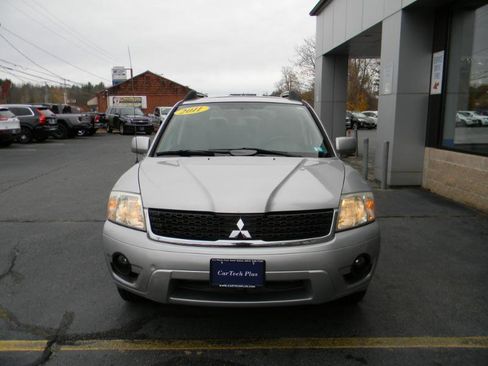 Used 2011 Mitsubishi Endeavor SE image 3
