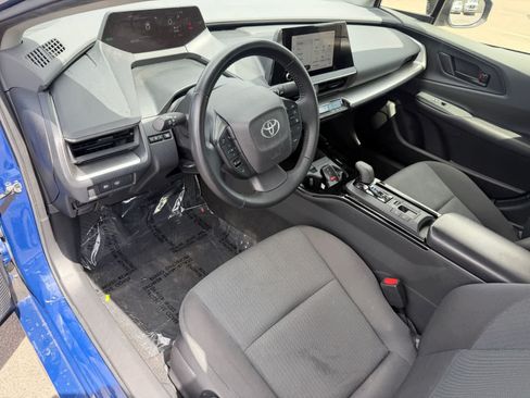 Used 2023 Toyota Prius LE FWD image 2