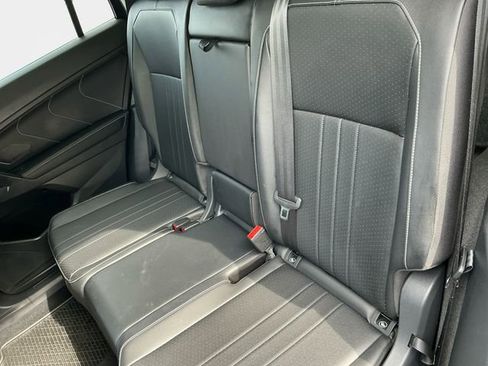 Used 2022 Volkswagen Tiguan SE image 13