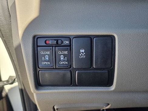 Used 2017 Honda Odyssey SE image 29