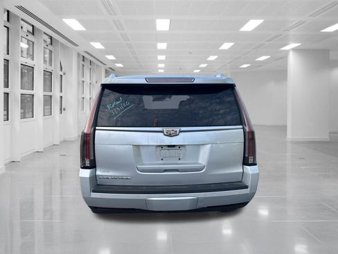 Used 2017 Cadillac Escalade Luxury image 6