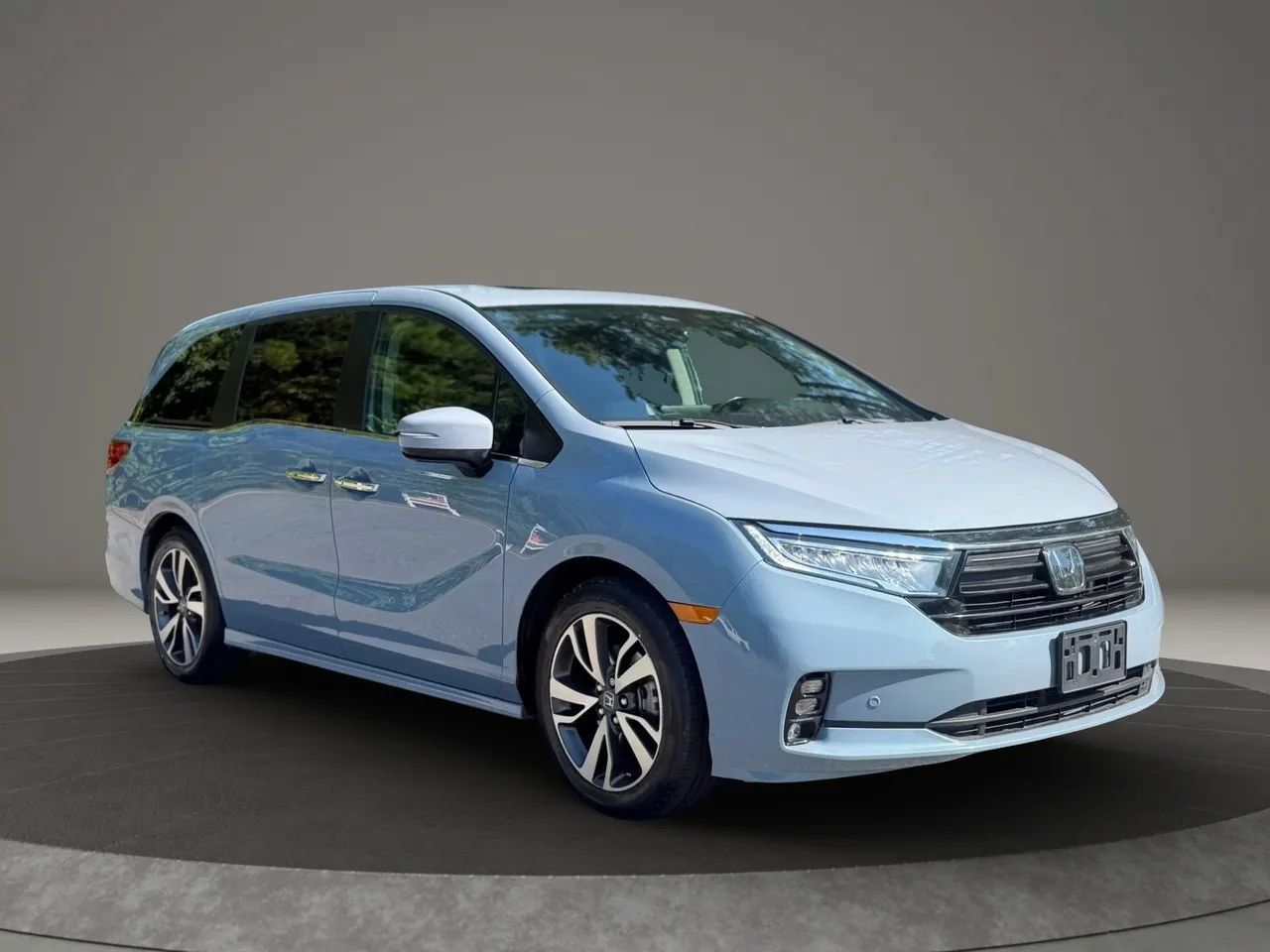 Used 2024 Honda Odyssey Touring image 3