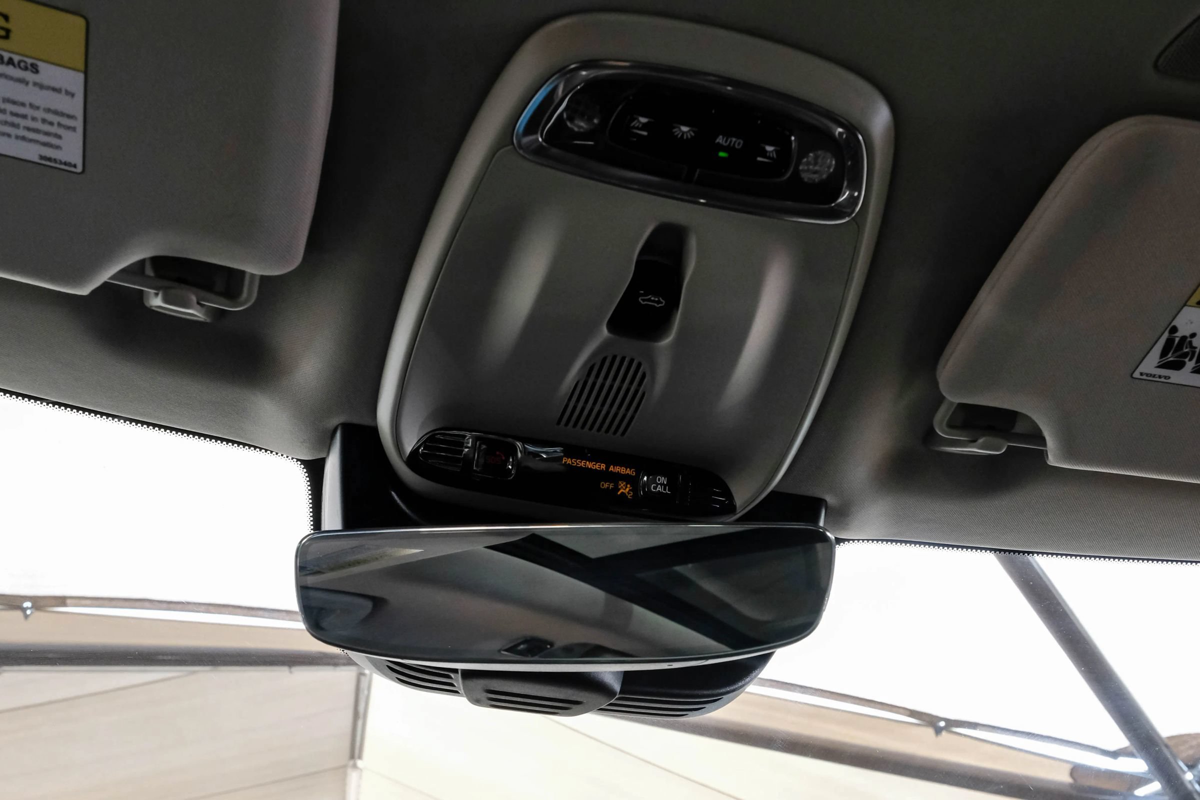 Used 2017 Volvo XC90 T5 Momentum w/ Vision Package FWD image 24