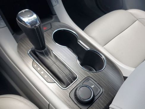 Used 2019 GMC Acadia SLT image 25