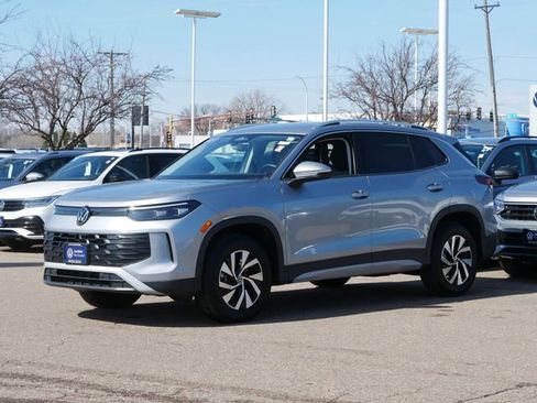 Used 2025 Volkswagen Tiguan S image 3