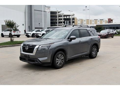 Used 2025 Nissan Pathfinder SV FWD image 2