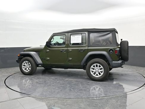 Used 2023 Jeep Wrangler Sport S image 5