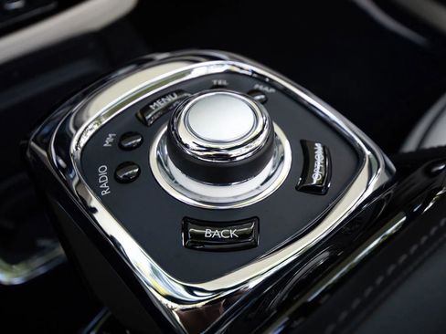 Used 2016 Rolls-Royce Phantom Drophead Coupe image 37