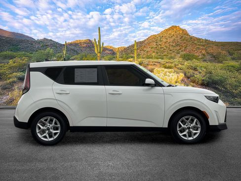 Certified 2024 Kia Soul LX w/ Option Group 015 FWD image 3