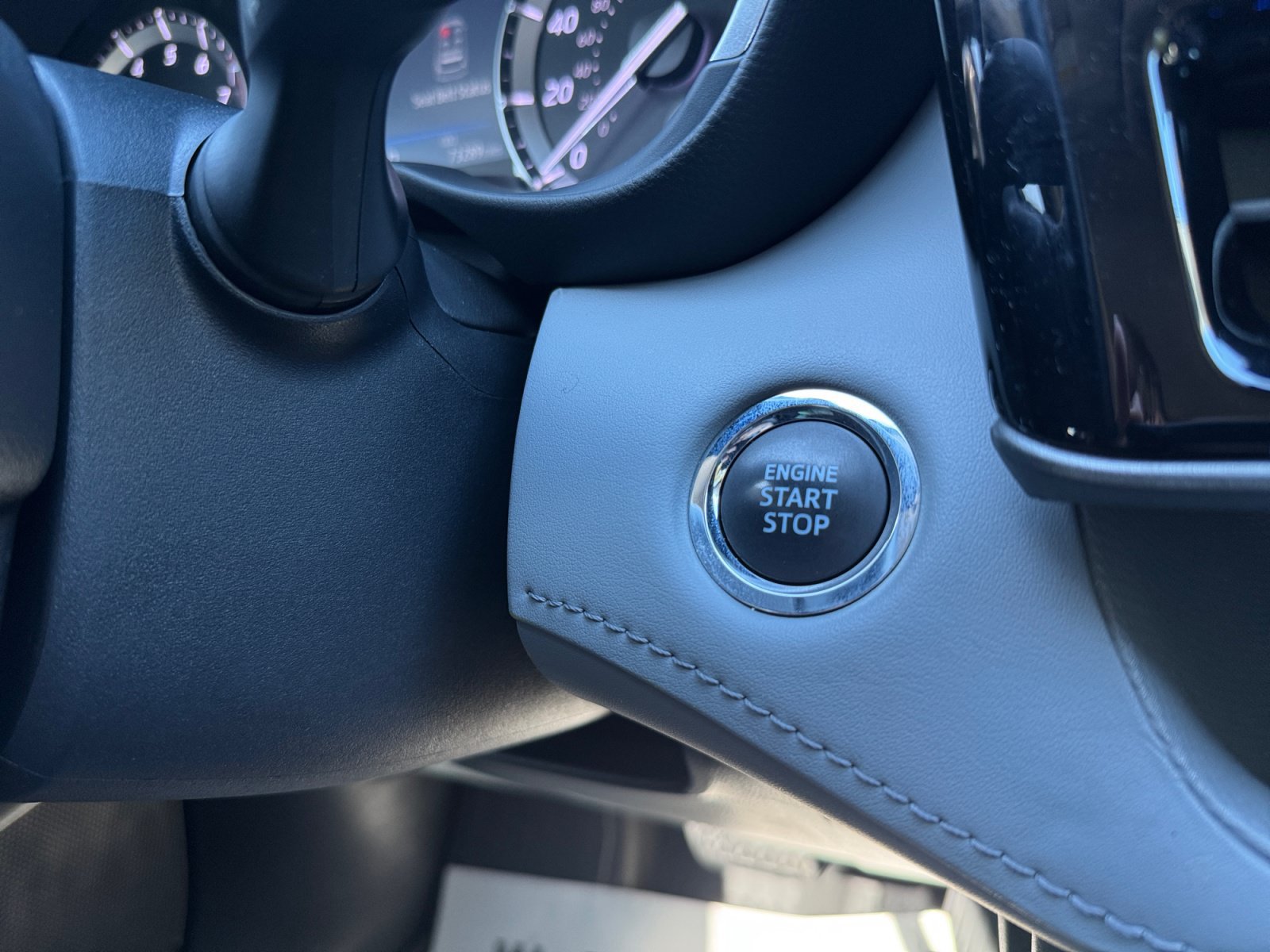 Used 2022 Toyota Highlander XLE AWD/4WD image 7