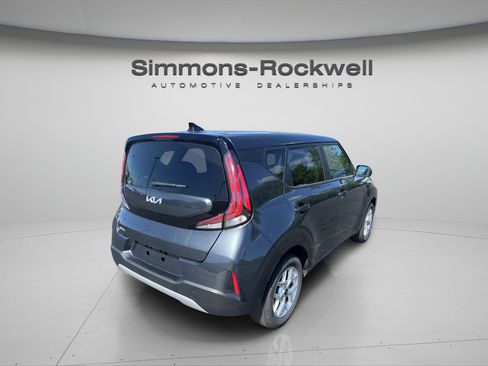 Used 2025 Kia Soul LX w/ LX Technology Package FWD image 5