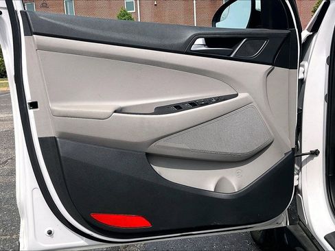Used 2017 Hyundai Tucson SE AWD/4WD image 18
