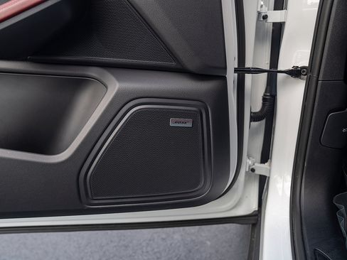 Certified 2026 Porsche Macan AWD/4WD image 19