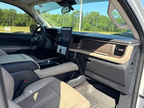 Used 2023 Ford Expedition Limited RWD image 10