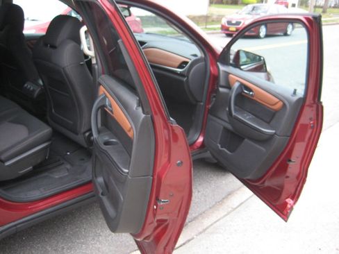Used 2016 Chevrolet Traverse LT w/ Style and Technology Package AWD/4WD image 7