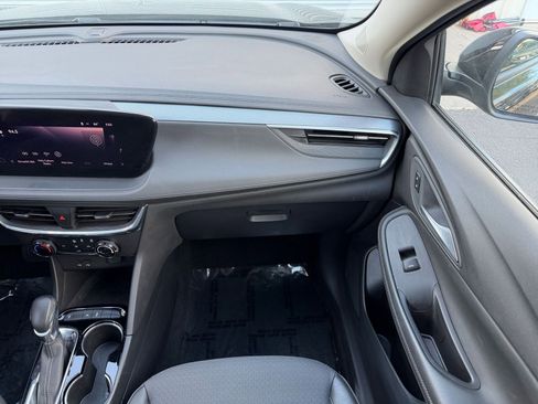 Used 2025 Buick Encore GX Preferred FWD image 34