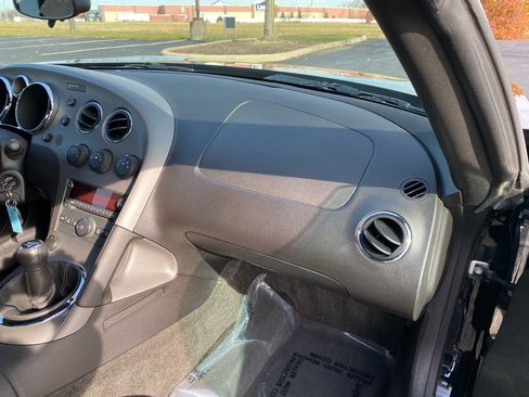 Used 2007 Pontiac Solstice Convertible w/ Premium Package image 35