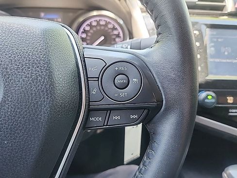 Used 2020 Toyota Camry SE FWD image 9