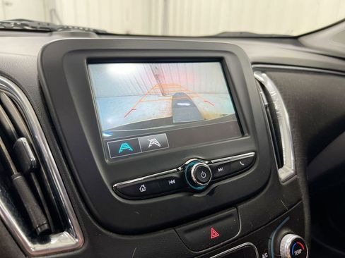 Used 2017 Chevrolet Malibu LT FWD image 15