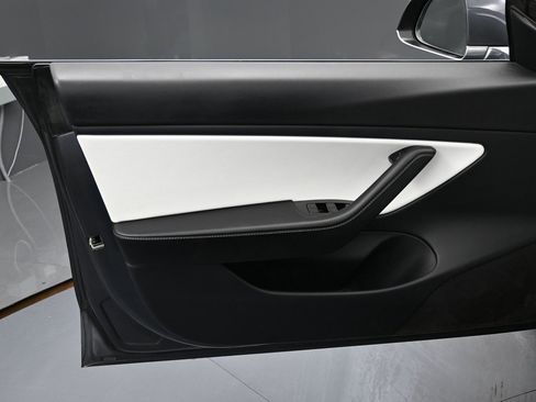 Used 2018 Tesla Model 3 Performance image 39