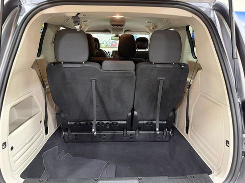 Used 2019 Dodge Grand Caravan SE FWD image 23