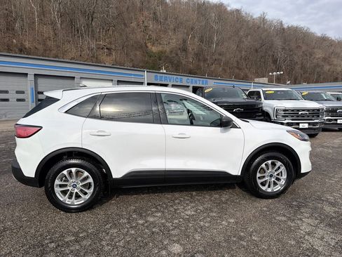 Used 2022 Ford Escape SE image 2