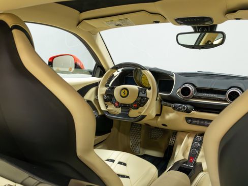 Used 2018 Ferrari 812 Superfast image 83