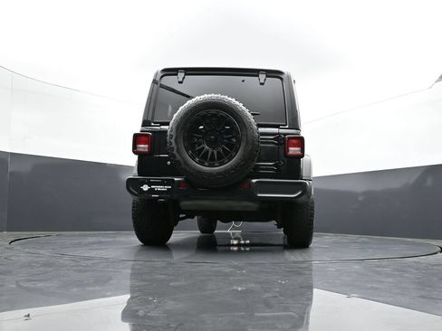 Used 2020 Jeep Wrangler Unlimited Sahara AWD/4WD image 31