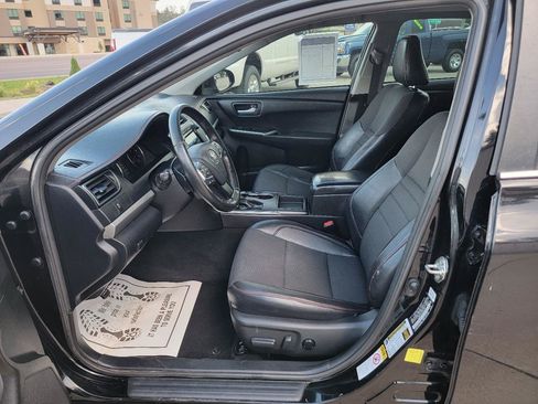 Used 2017 Toyota Camry SE w/ Moonroof Package FWD image 14