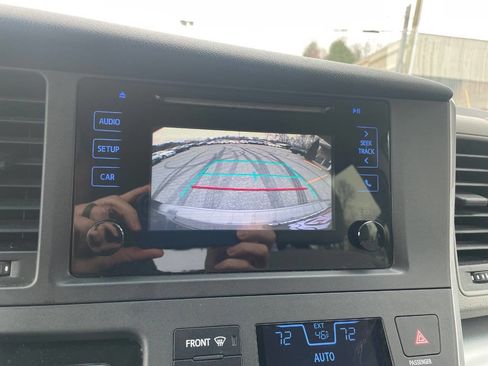 Used 2015 Toyota Sienna L image 31