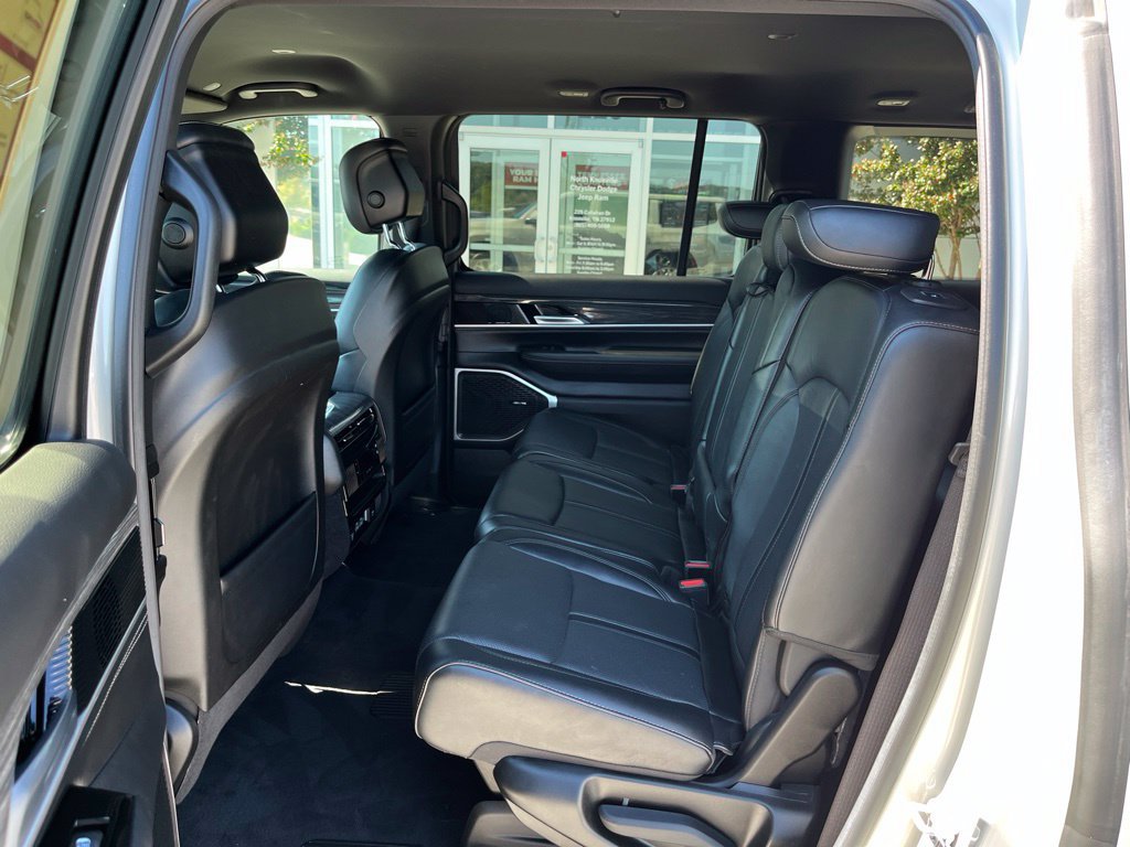 Used 2022 Jeep Wagoneer Series II RWD image 14
