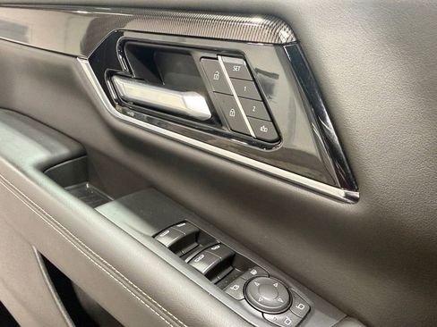 Used 2025 GMC Yukon XL Elevation image 23