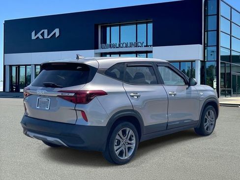 Used 2022 Kia Seltos LX AWD/4WD image 6