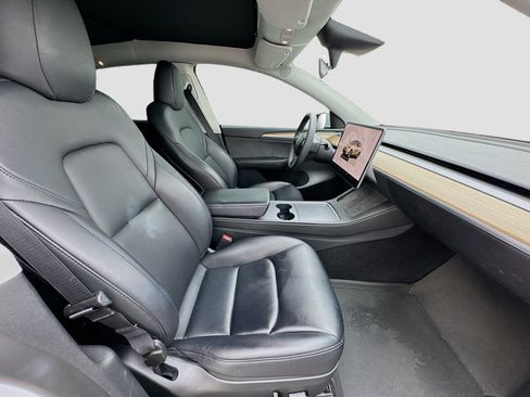 Used 2023 Tesla Model Y Long Range image 19