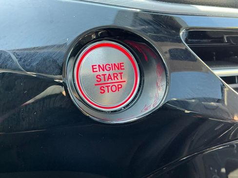 Used 2025 Acura MDX FWD image 38