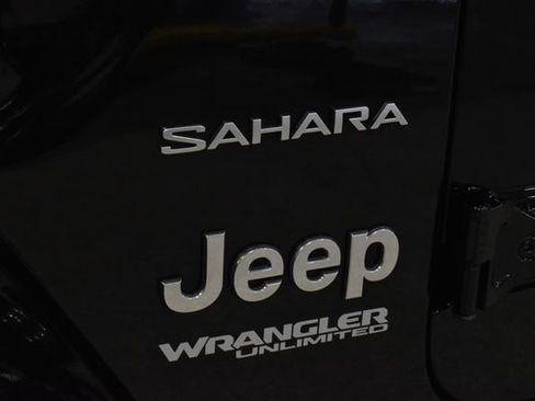 Used 2022 Jeep Wrangler Unlimited Sahara w/ Cold Weather Group image 36