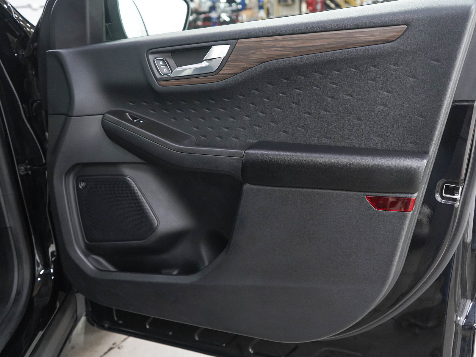 Used 2020 Ford Escape Titanium AWD/4WD image 9