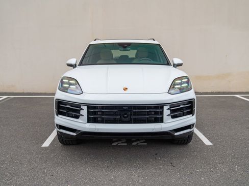 Used 2025 Porsche Cayenne image 6