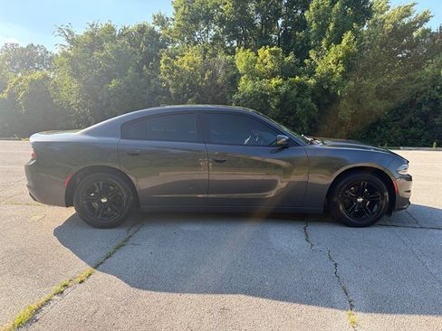 Used 2019 Dodge Charger SXT RWD image 5
